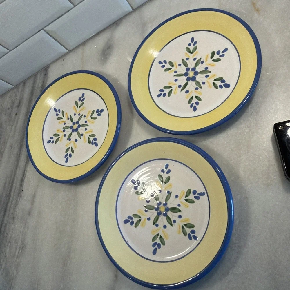 SET OF 3 SOLIMAR PIER 1 SALAD PLATES BLUE FLOWERS‎ AND YELLOW BAND GW994
